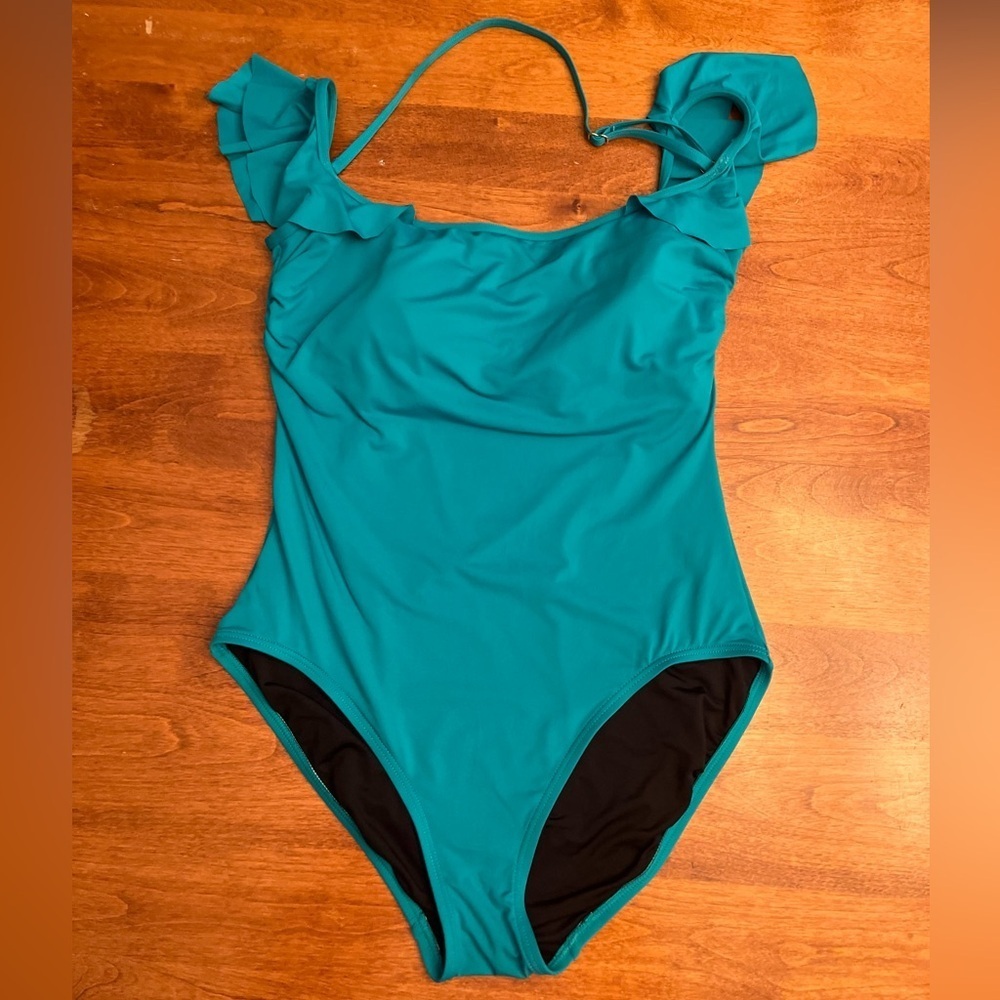 Vince Camuto Swimwear Ladies Size 12 EUC Pretty w/Ruffle Shoulder Summer Pool